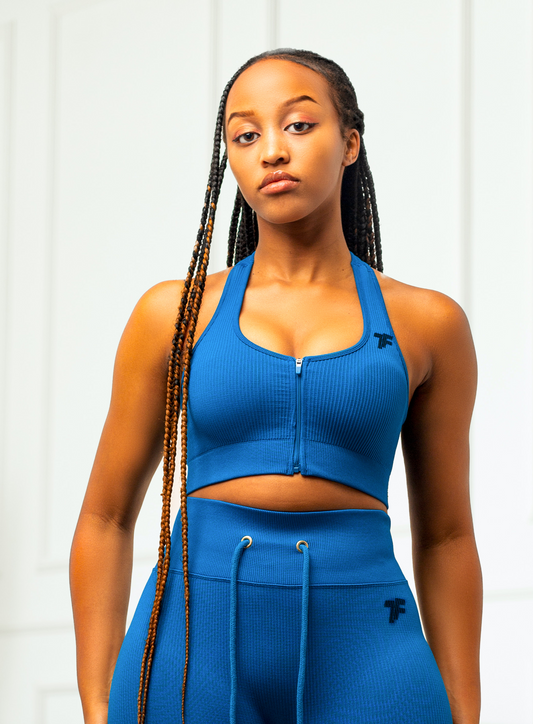 ThirioFit Belo Zipper Crop: Elevate your fitness fashion with this trendy activewear crop top featuring a stylish zipper detail. 